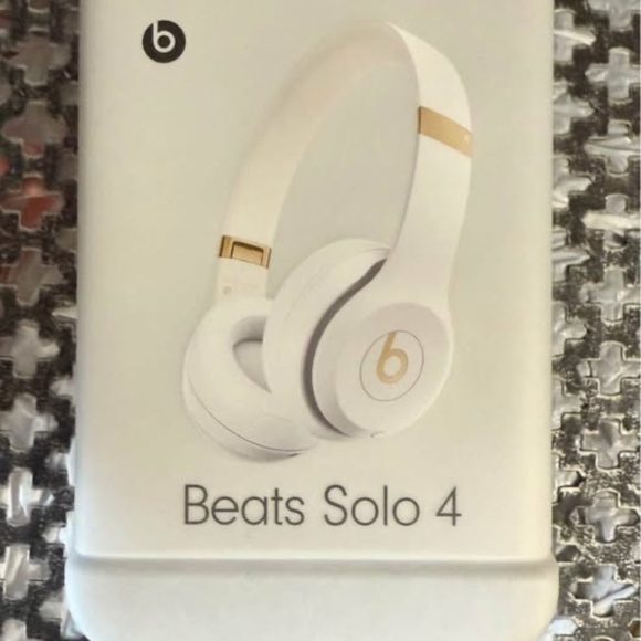 Beats Wireless Solo 4 Headphones - Picture 1 of 2